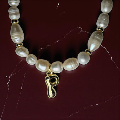 Initiales de perles